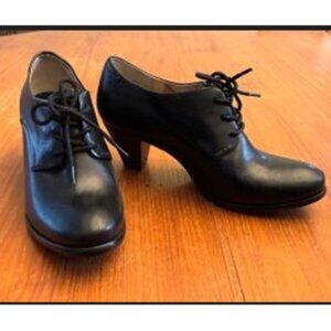 Ladies Frye Lace Up Genuine Leather Pump Shoes Size 6.5